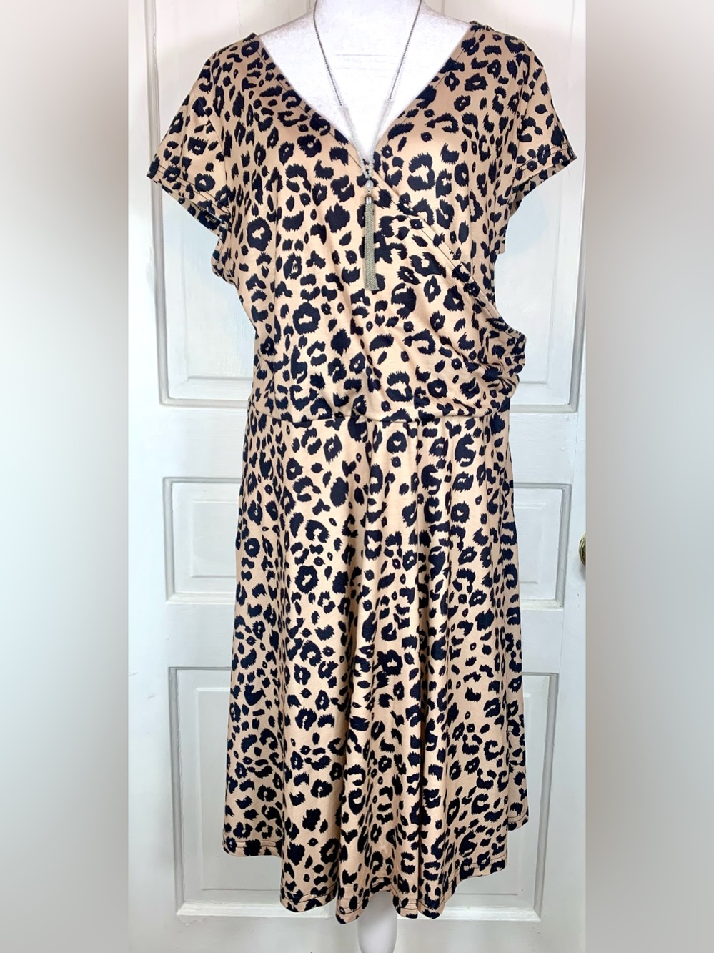 Oxiuly Fashion Leopard Print Criss-Cross Faux Wrap Neckline Midi Dress
